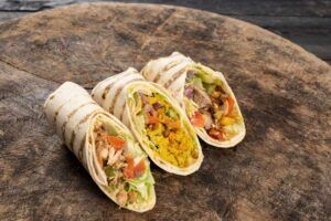 Wraps med laks, couscous og teriyaki biff